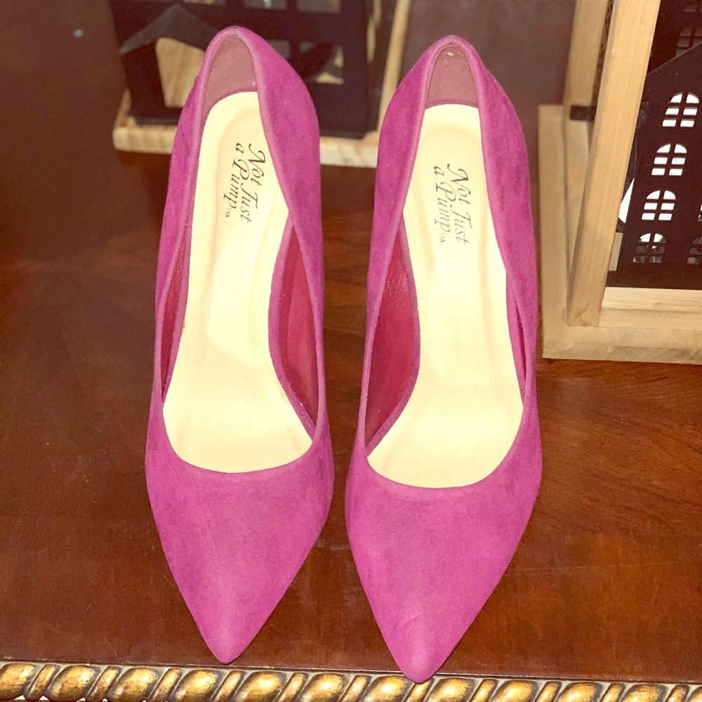 Magenta chunky pumps